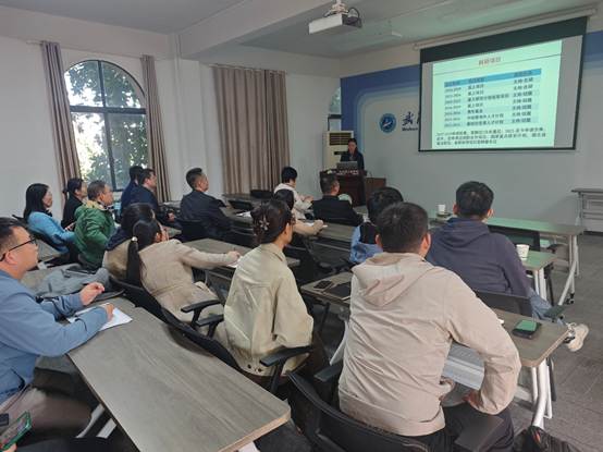 会议室里的人们AI 生成的内容可能不正确。